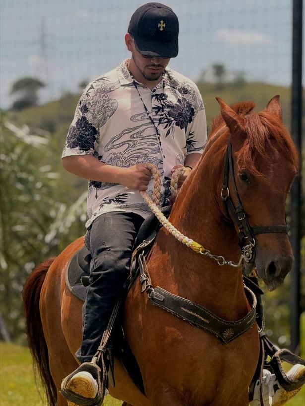 Jinete con la gorra Tres Coronas